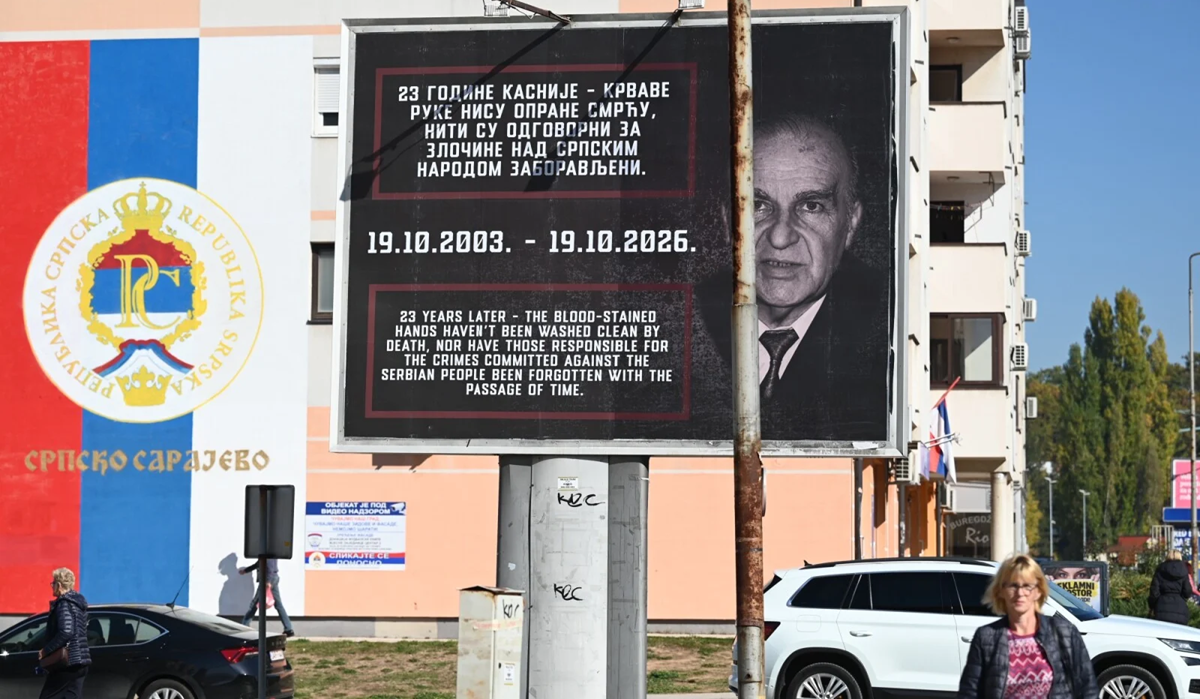 U Istočnom Sarajevu plakati s likom Alije Izetbegovića: "Krvave ruke nisu oprane smrću"