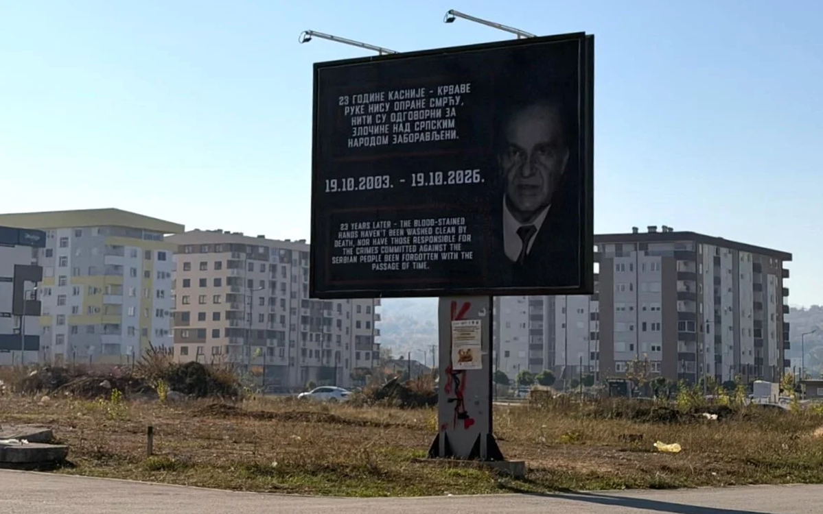 U Istočnom Sarajevu plakati s likom Alije Izetbegovića: "Krvave ruke nisu oprane smrću"