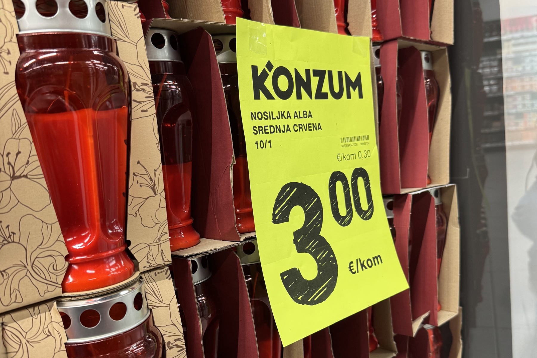 Koliko ove godine koštaju lampaši i cvijeće? Provjerili smo cijene
