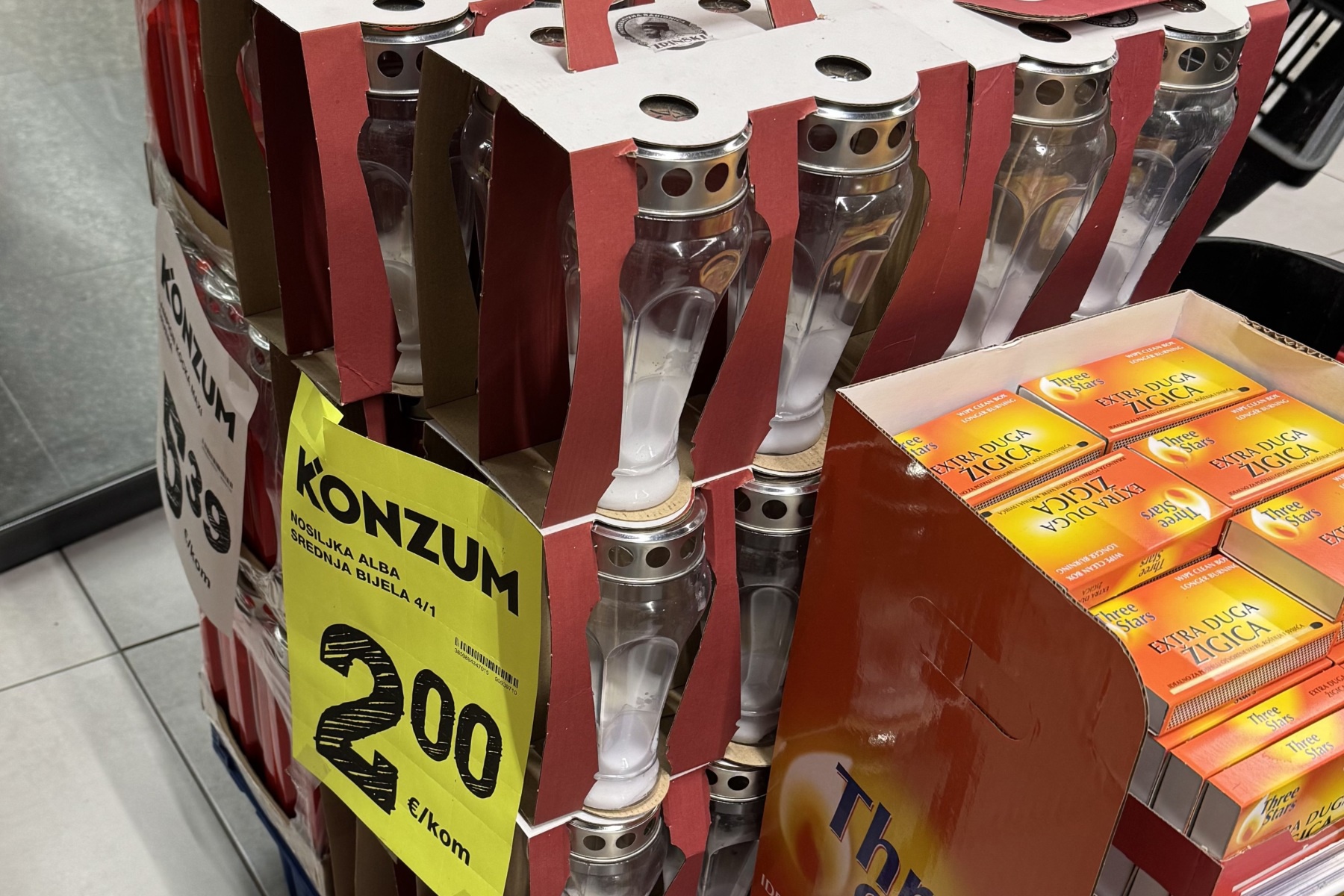 Koliko ove godine koštaju lampaši i cvijeće? Provjerili smo cijene