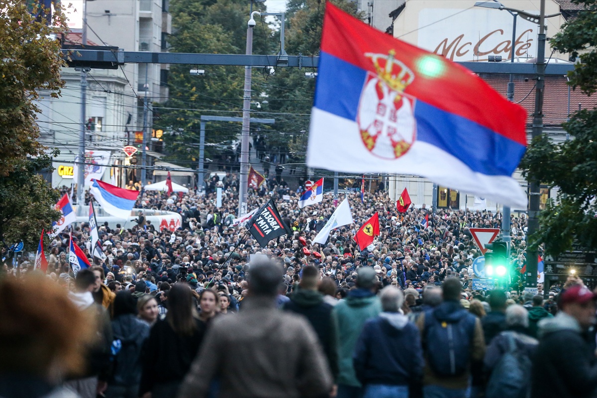 Srbija pred povijesnim izborima. Studenti okupili 150.000 ljudi u Beogradu