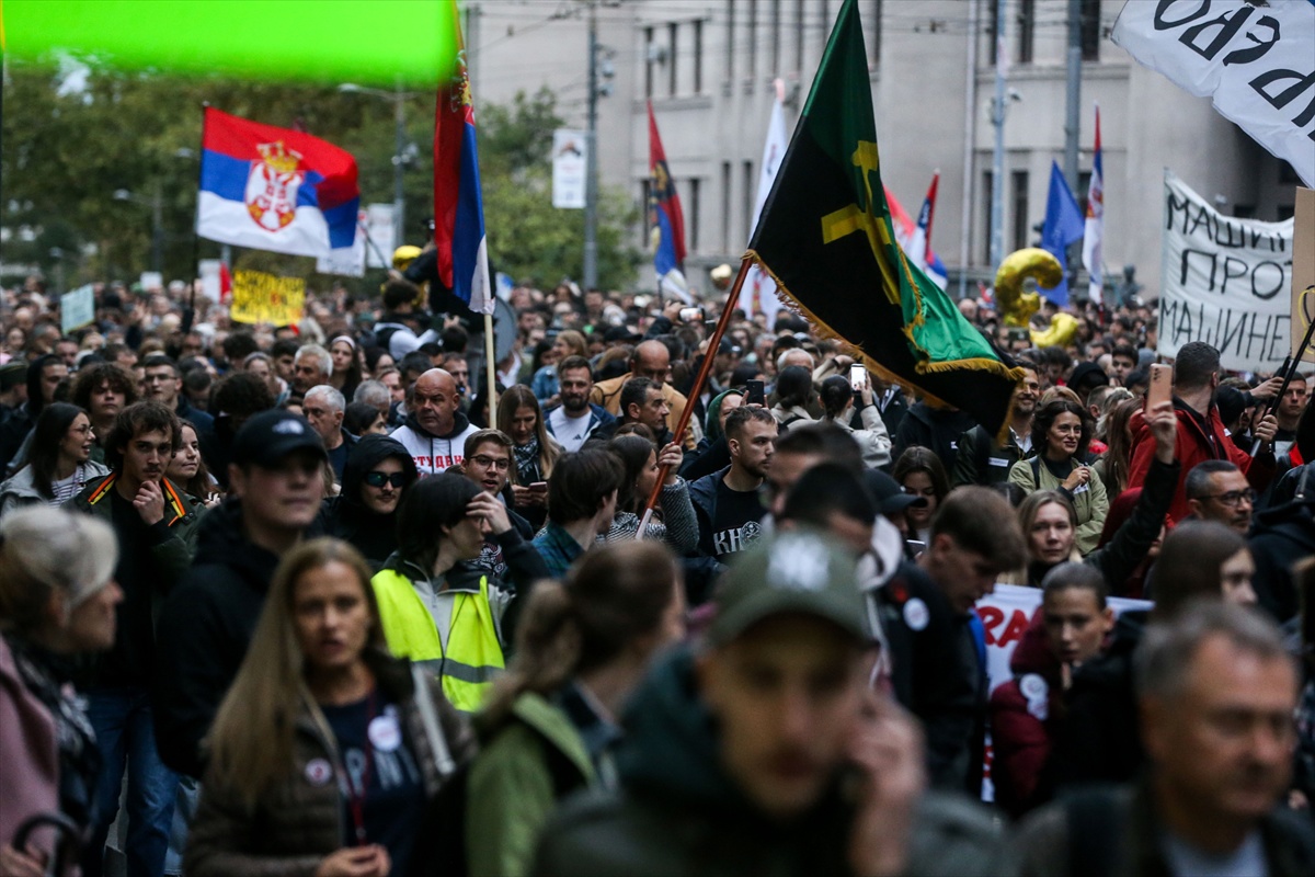 Srbija pred povijesnim izborima. Studenti okupili 150.000 ljudi u Beogradu