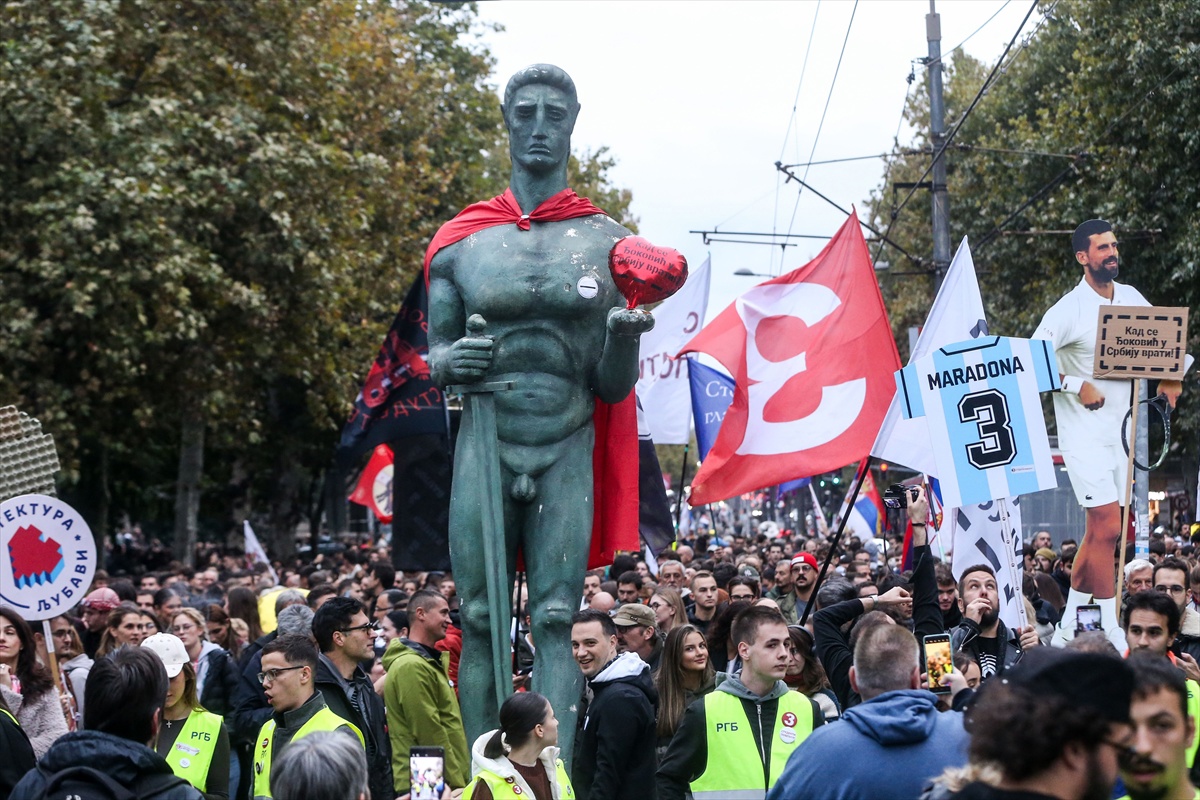 Srbija pred povijesnim izborima. Studenti okupili 150.000 ljudi u Beogradu