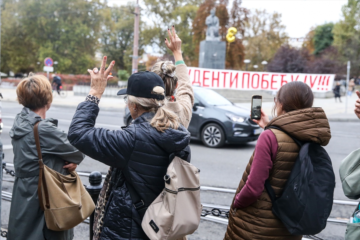 Srbija pred povijesnim izborima. Studenti okupili 150.000 ljudi u Beogradu