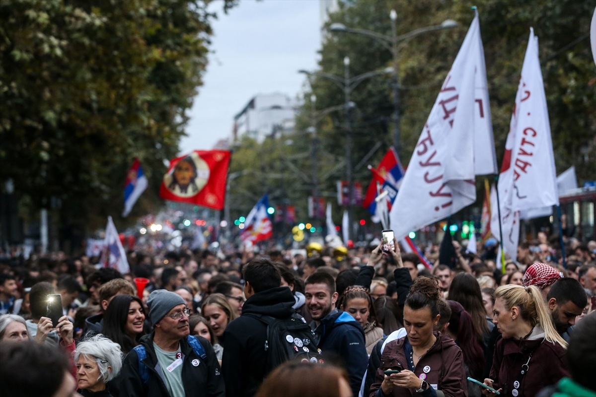 Srbija pred povijesnim izborima. Studenti okupili 150.000 ljudi u Beogradu