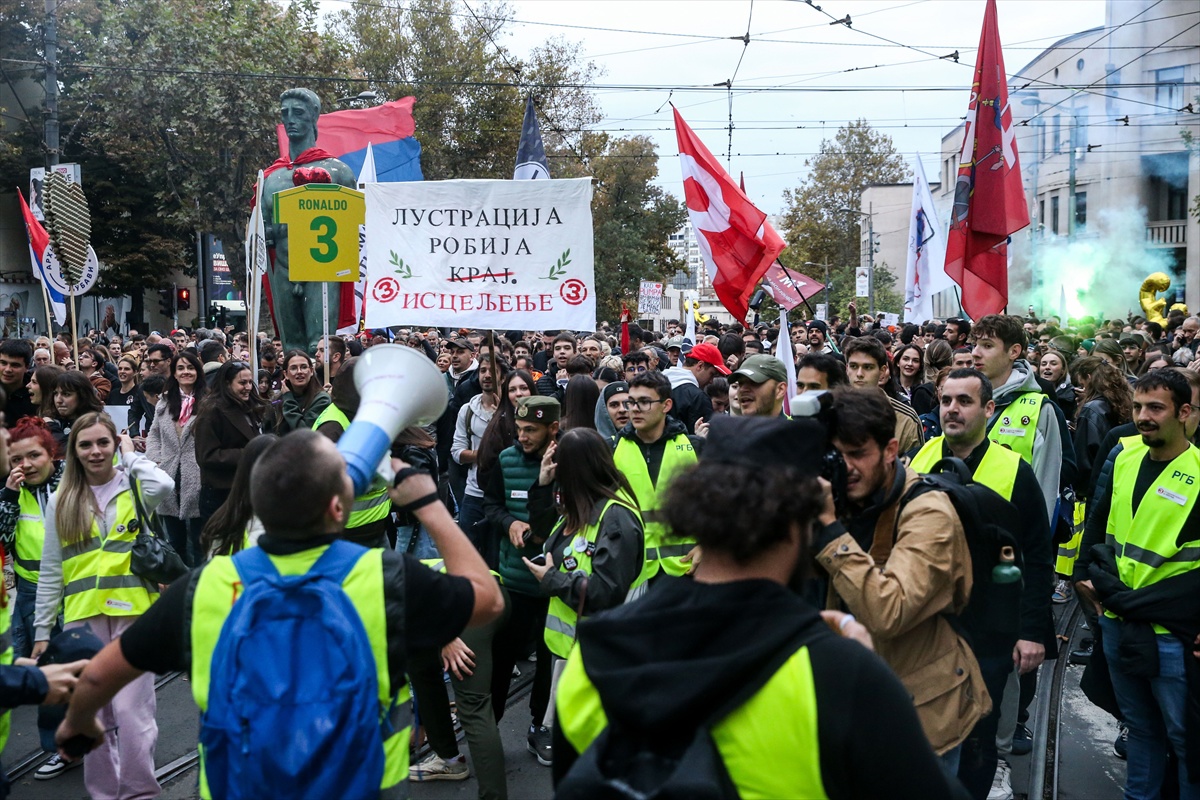 Srbija pred povijesnim izborima. Studenti okupili 150.000 ljudi u Beogradu