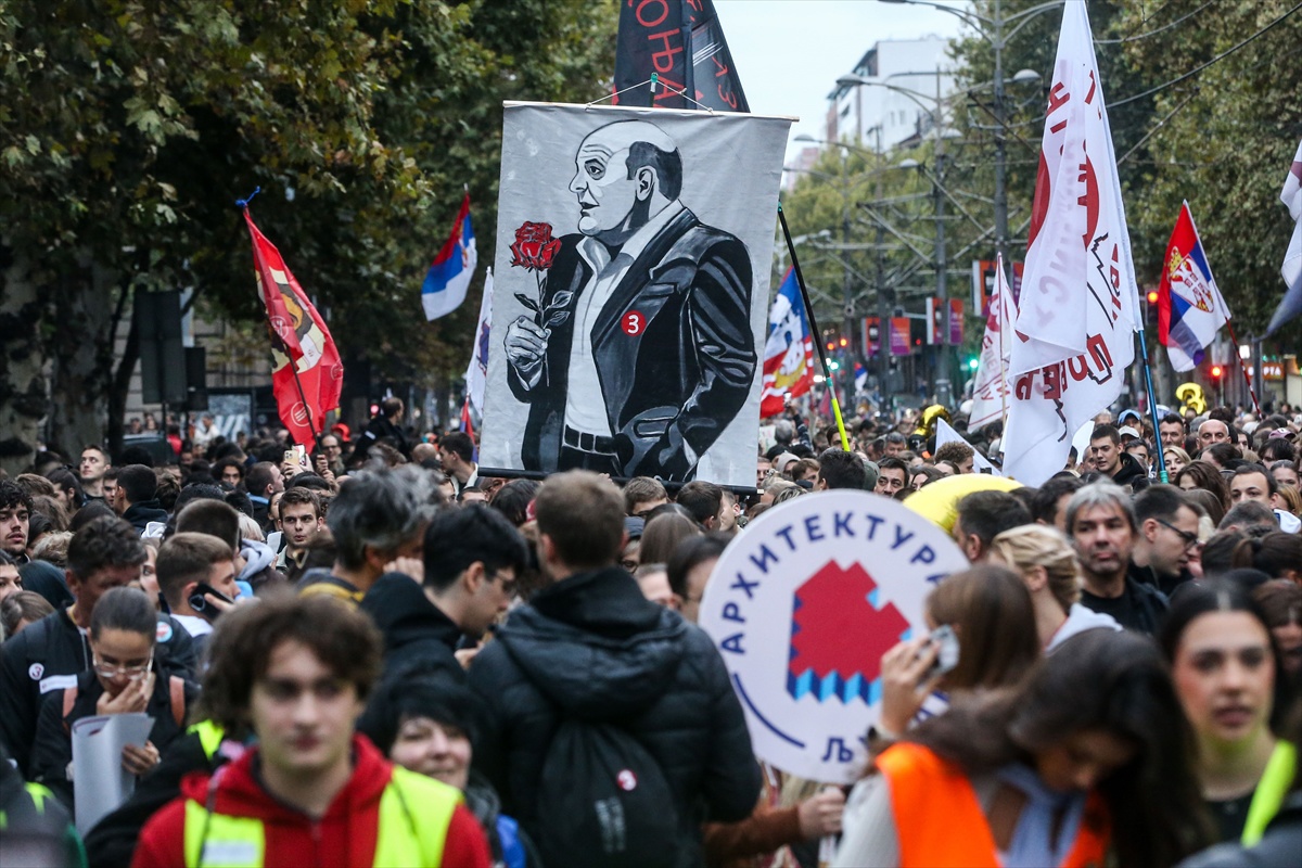Srbija pred povijesnim izborima. Studenti okupili 150.000 ljudi u Beogradu