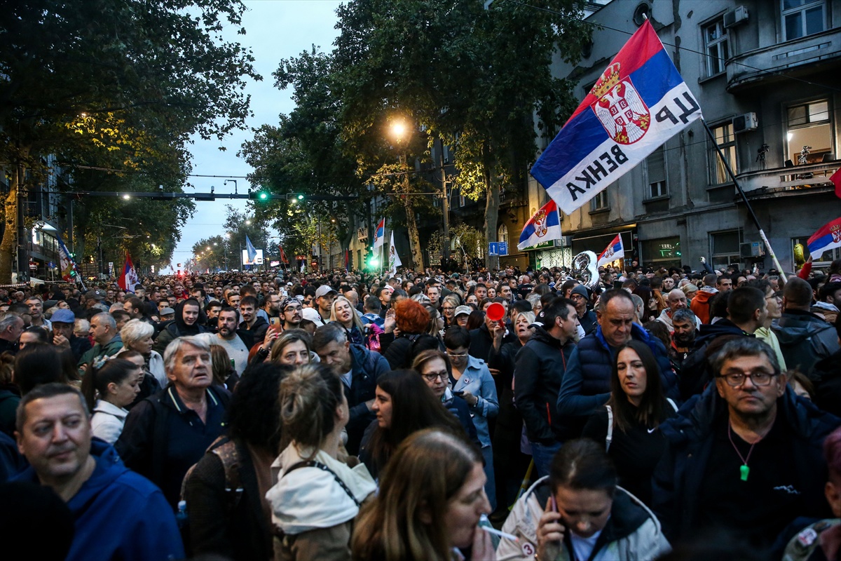 Srbija pred povijesnim izborima. Studenti okupili 150.000 ljudi u Beogradu