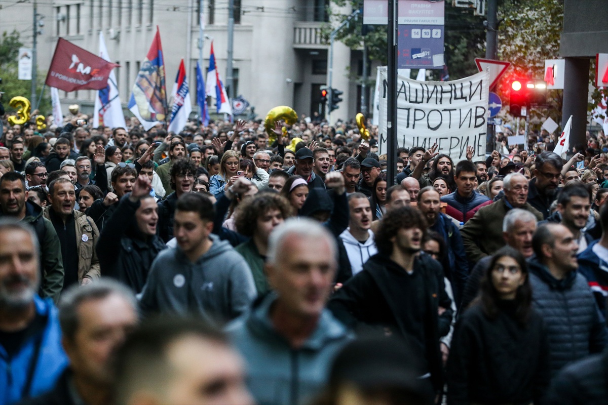 Srbija pred povijesnim izborima. Studenti okupili 150.000 ljudi u Beogradu