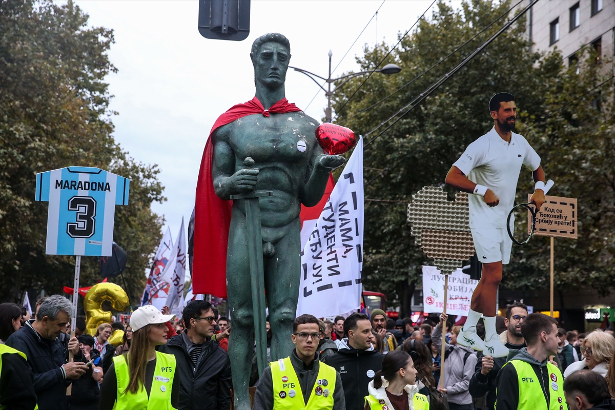 Srbija pred povijesnim izborima. Studenti okupili 150.000 ljudi u Beogradu