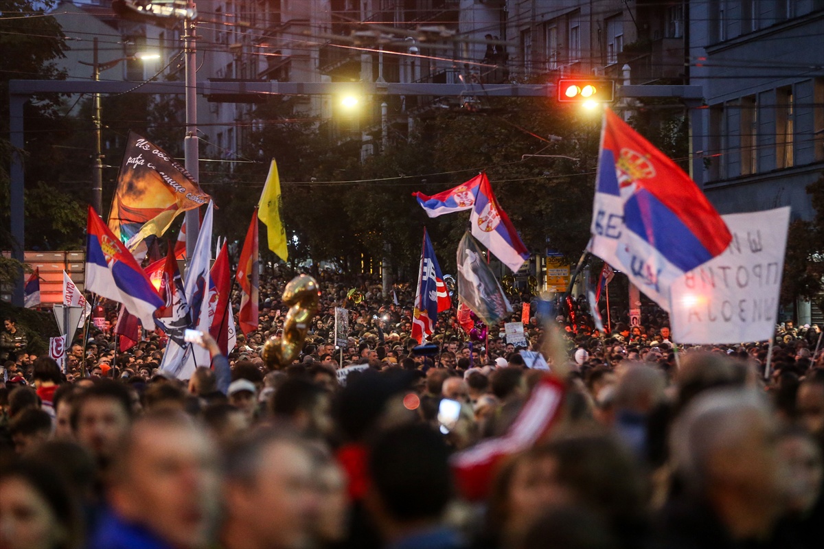Srbija pred povijesnim izborima. Studenti okupili 150.000 ljudi u Beogradu