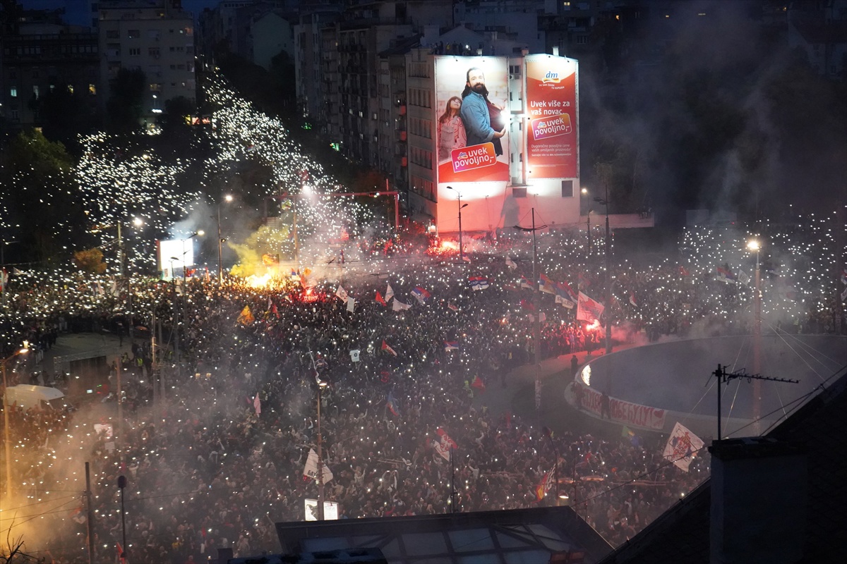 Srbija pred povijesnim izborima. Studenti okupili 150.000 ljudi u Beogradu