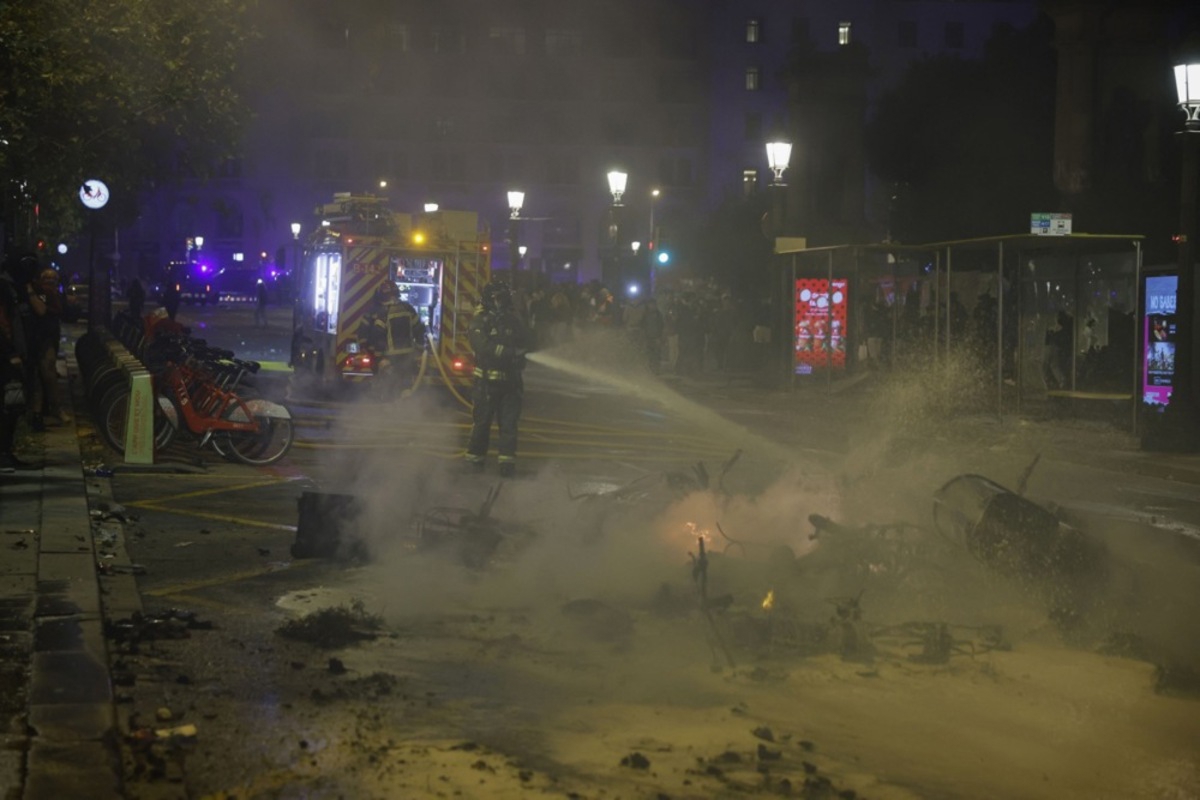 FOTO I VIDEO Neredi u Barceloni. Maskirani palili i pljačkali, oko 100 uhićenih