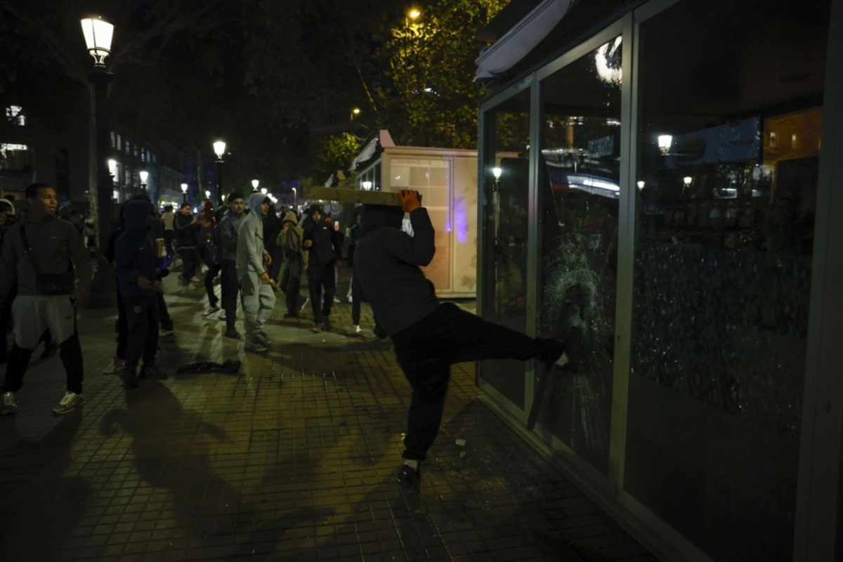 FOTO I VIDEO Neredi u Barceloni. Maskirani palili i pljačkali, oko 100 uhićenih