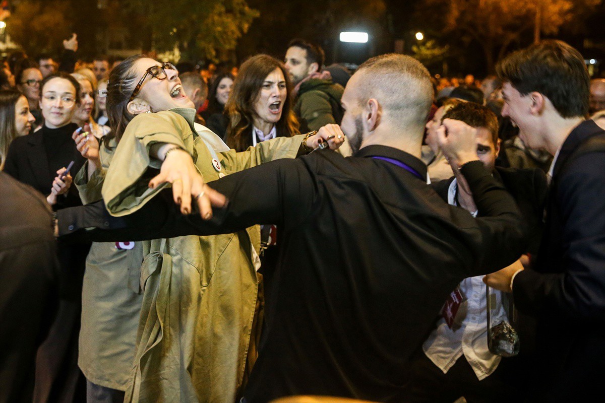 Ljudi upali u Informer, letjela jaja na Pink. Javio se Vučić