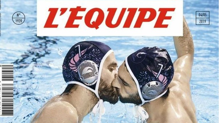 Gay vaterpolisti se ljube na povijesnoj naslovnici L'equipea