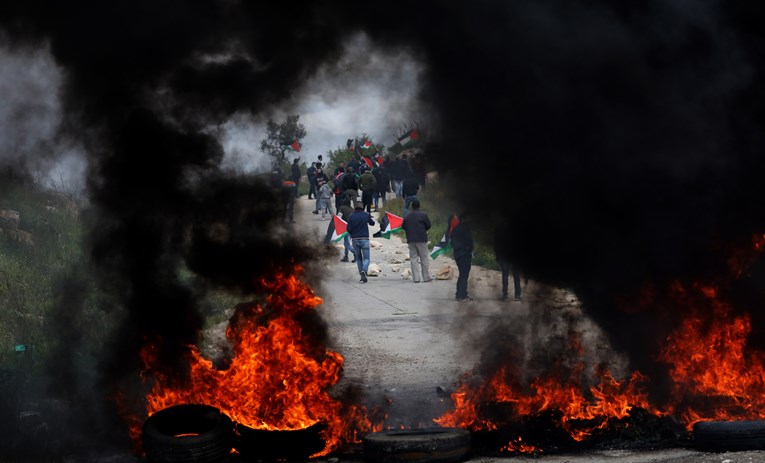 Žestoki sukobi Palestinaca i izraelske vojske na granici s Gazom, 33 ozlijeđenih