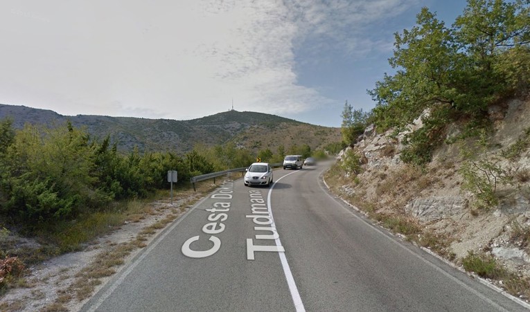 U sudaru s autobusom kod Splita stradao vozač auta, preminuo je na putu do bolnice
