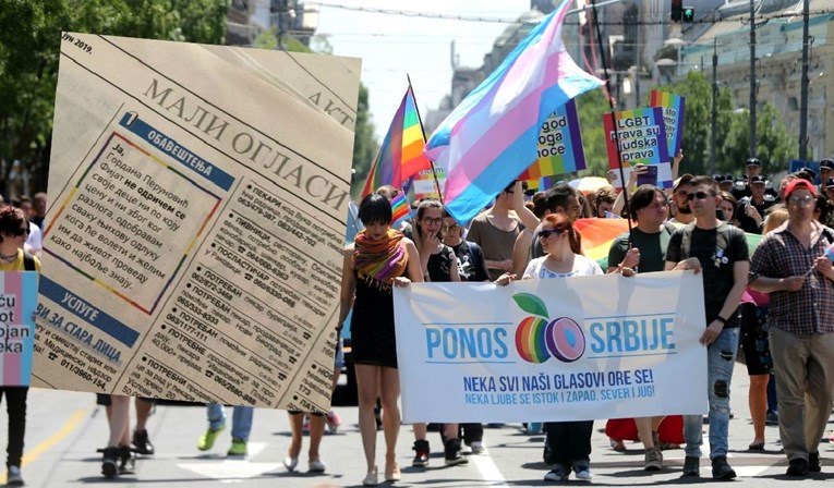 Majka lezbijke u Srbiji platila oglas u novinama: "Ne odričem se kćeri"