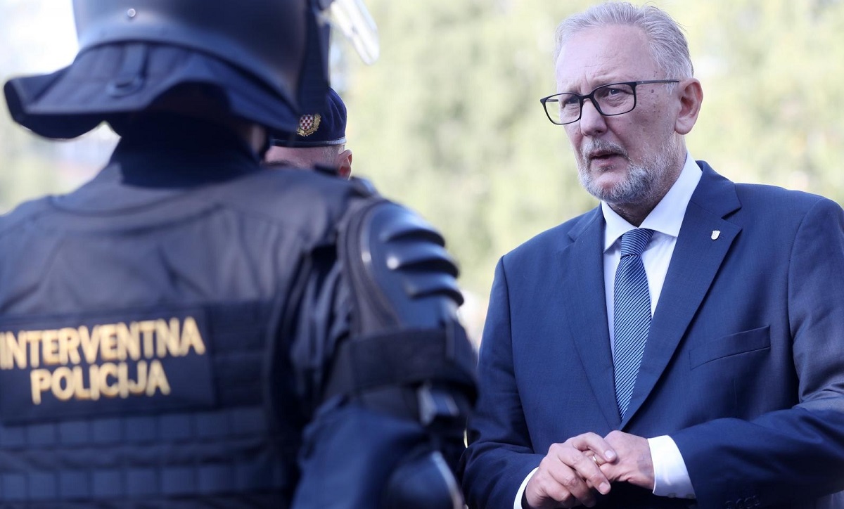 MUP: Među migrantima se širi lažna vijest da ćemo ih pustiti u Hrvatsku