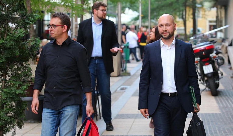 U SDP-u se i danas neumorno svađaju, protivnici Bernardića potjerani sa sjednice