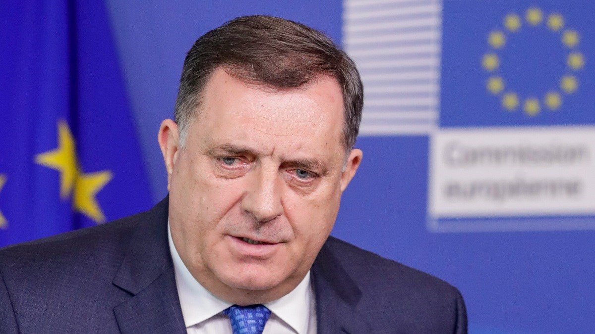 Dodik žali zbog ostavke pijanog austrijskog desničara