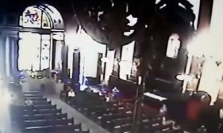 Muškarac ubio pet osoba u crkvi u Brazilu. Kamera snimila trenutke užasa