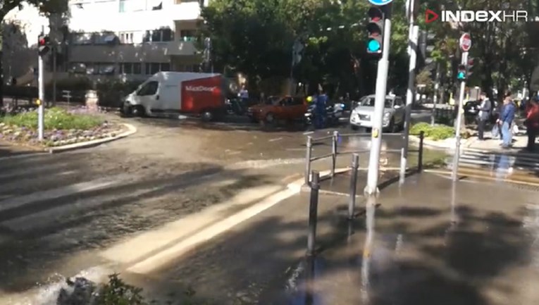 VIDEO Dijelovi Splita pod vodom, bujice u centru grada, uništen asfalt...