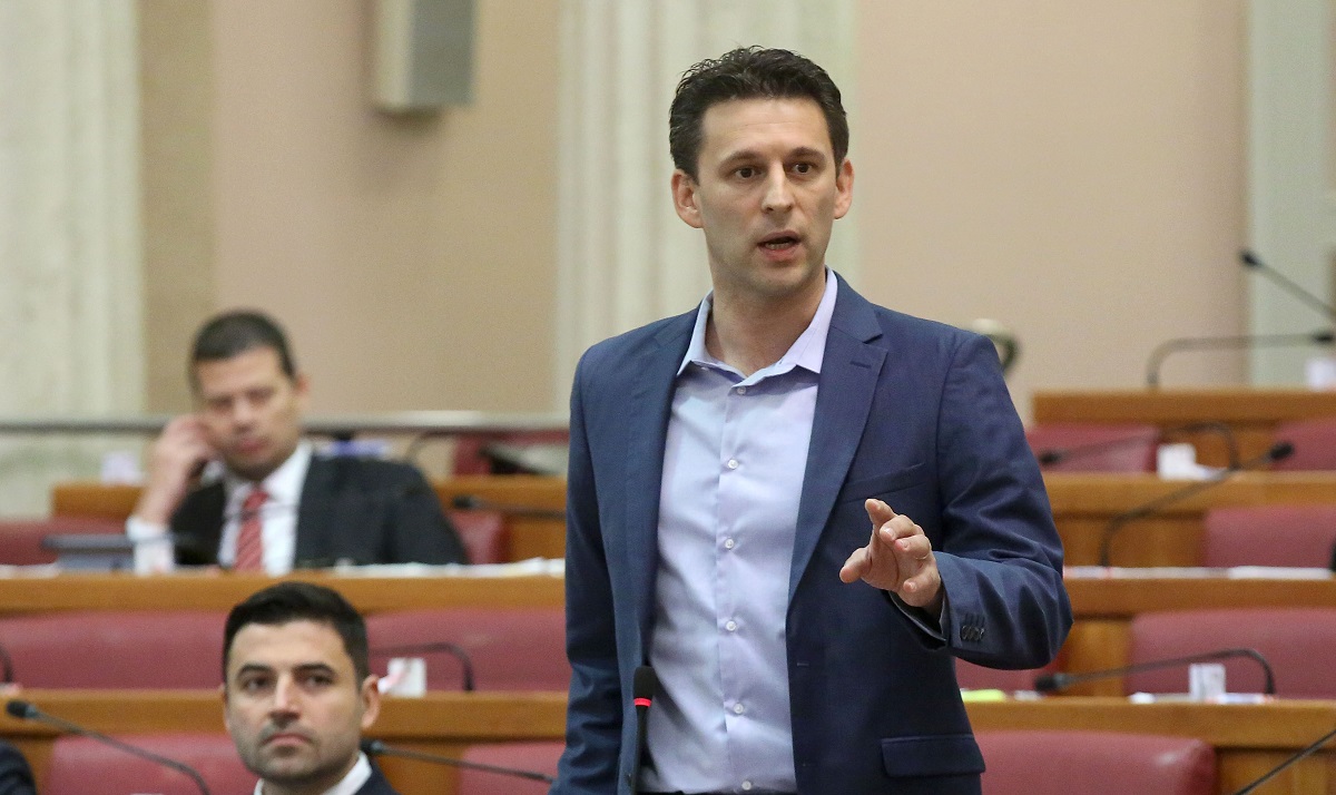 Petrov: Marić izgleda kao hobotnica koja pokušava začepiti rupe po brodu