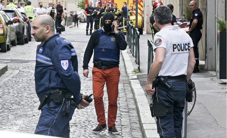 13 ozlijeđenih u eksploziji u Lyonu, policija traži bombaša