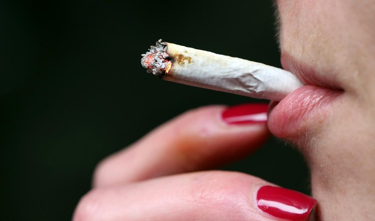 U Grčkoj je prije 10 godina donesen zakon protiv pušenja. Nema učinka
