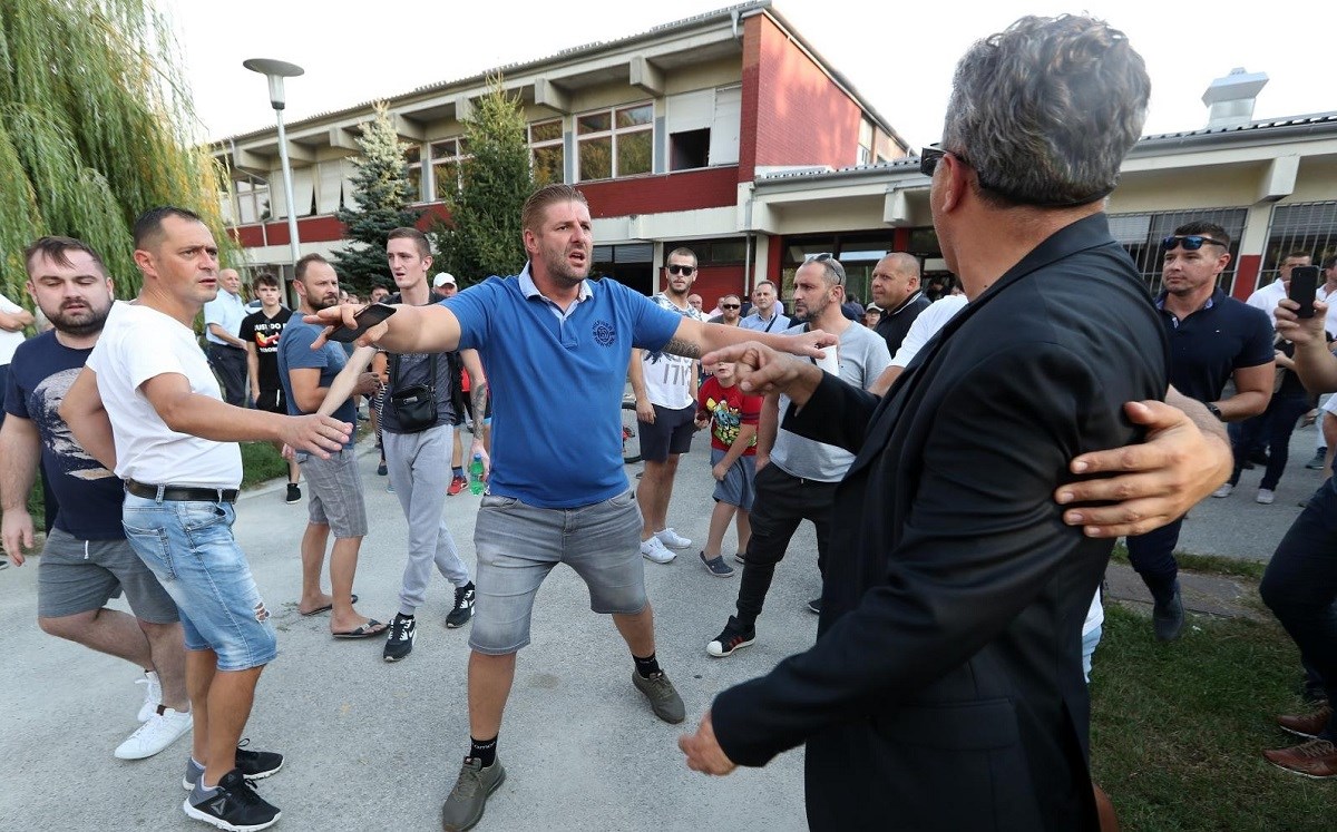 Tučnjava pred školom u Vukomercu. Svjedoci: Pavle Kalinić je udario čovjeka