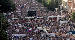 U Češkoj su održani najveći prosvjedi od pada komunizma. Javio se premijer