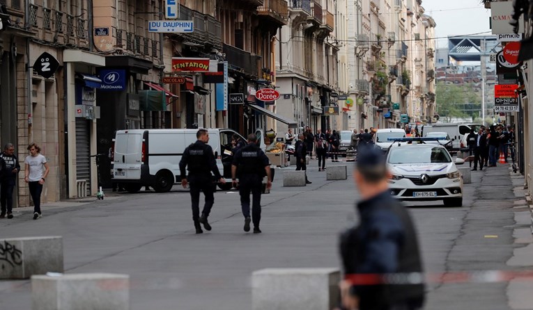 Francuska policija uhitila osumnjičenog za bombu u Lyonu