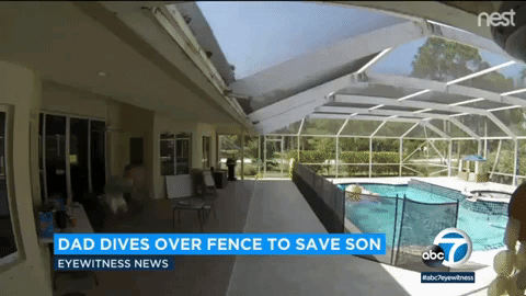VIDEO "Superman skokom" preko ograde spasio sinčića koji je pao u bazen