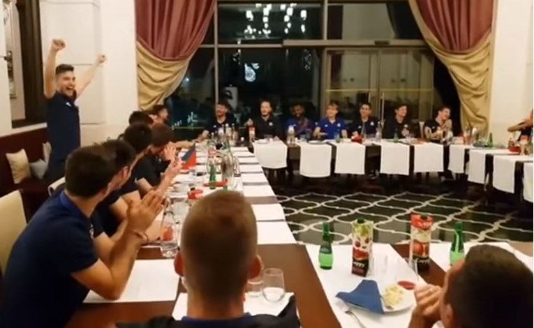 VIDEO Dinamovci na pripremama zapjevali Splićaninu: "Za Dinamo dao bih sve"