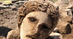 U Rimu otkrivena neobično očuvana glava kipa antičkog božanstva