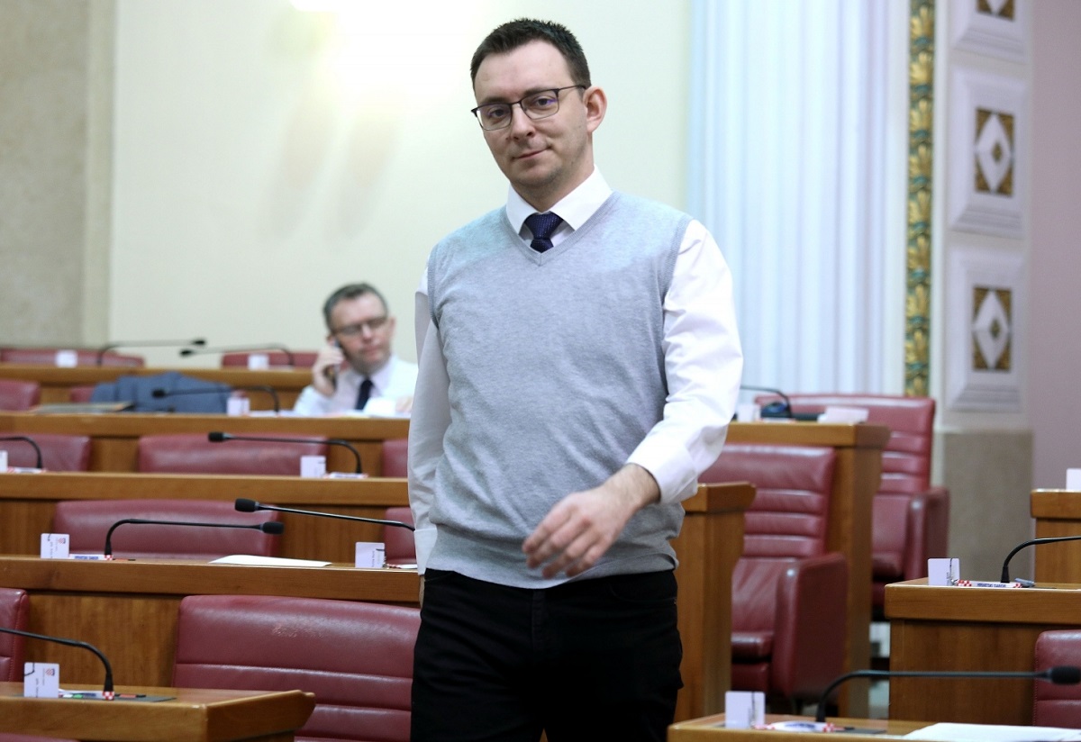 Glavašević odgovorio Divjak: Pitanje lektire se ne rješava anketama