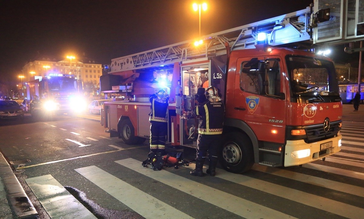 Iz zgrade zagrebačkog Glavnog kolodvora sukljao gusti dim