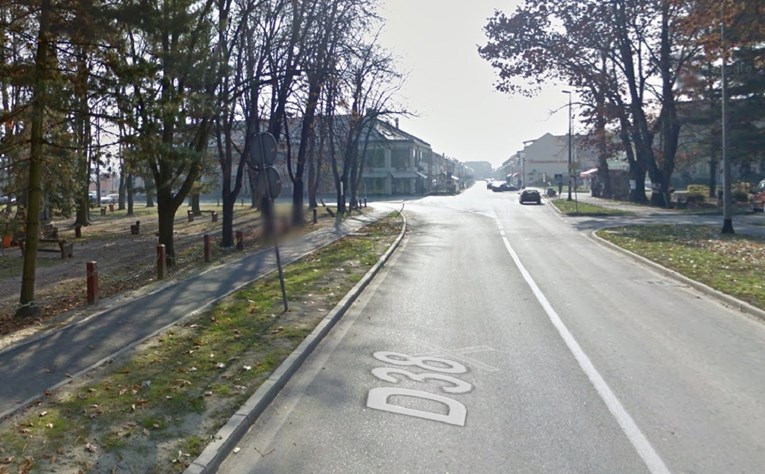 Starac se u Pleternici zabio u auto pa pobjegao s mjesta nesreće. Nije bio kriv