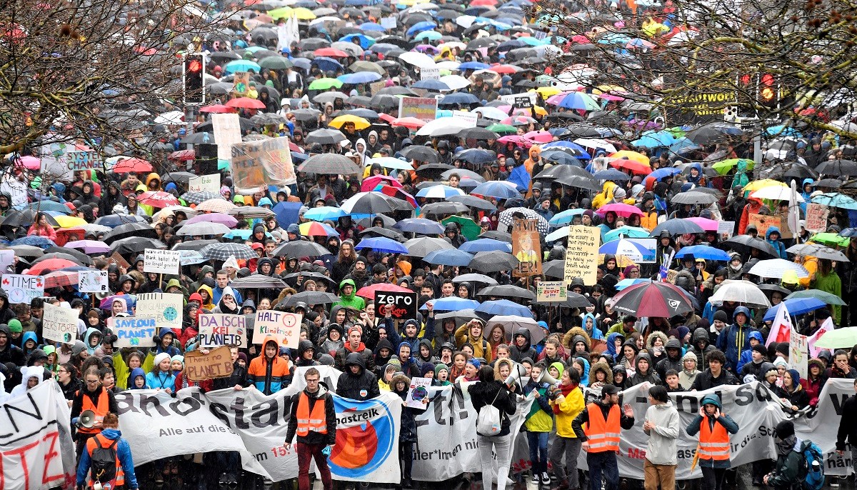 Stotine tisuća mladih prosvjedovalo za klimu u više od 120 zemalja