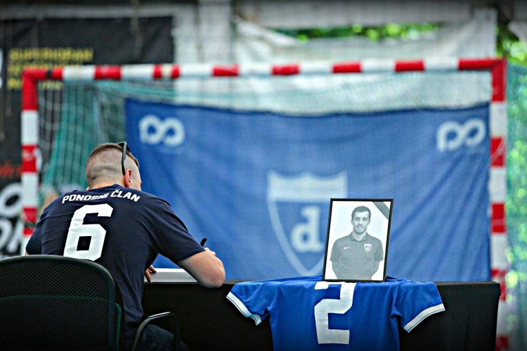 Futsal Dinamo umirovio dresove dvaju poginulih igrača