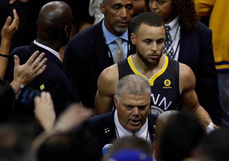 PRVACI RAZBILI CLEVELAND I VODE 2:0 Curry srušio rekord NBA lige po broju trica