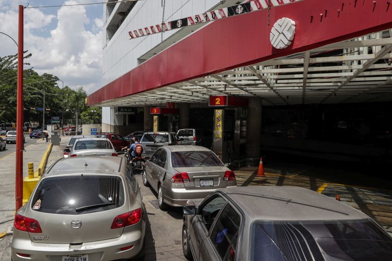 U Venezueli se za gorivo čeka satima