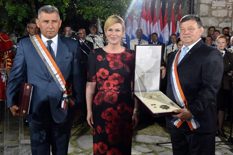 U Kninu odlikovani Gotovina i Markač, pogledajte snimku