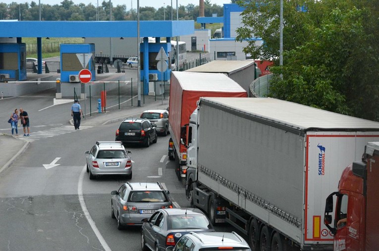 Slovenci zatvorili 17 granica za hrvatske kamione, kamiondžije dale ultimatum
