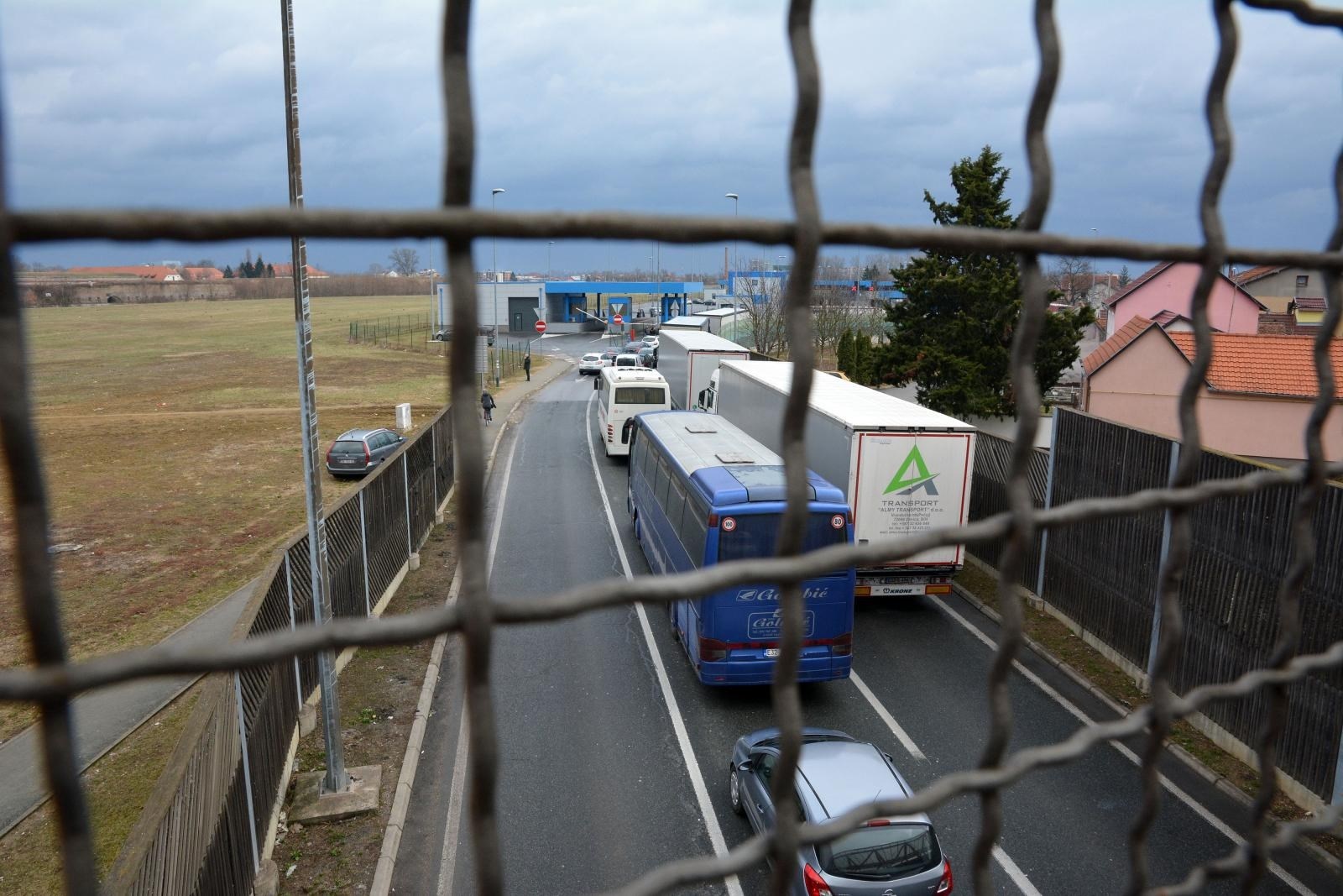 Na granici s BiH postavljena ograda