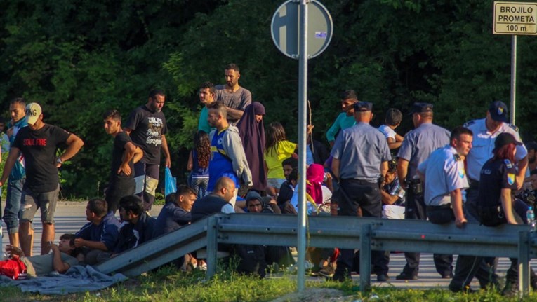 Migranti ne mogu prema Bihaću, policija će ih zaustaviti