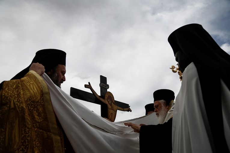 Grčki svećenici više neće biti državni službenici
