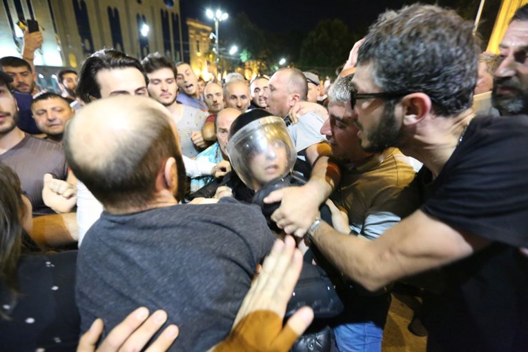 Predsjednik gruzijskog parlamenta podnio ostavku nakon nasilnih prosvjeda